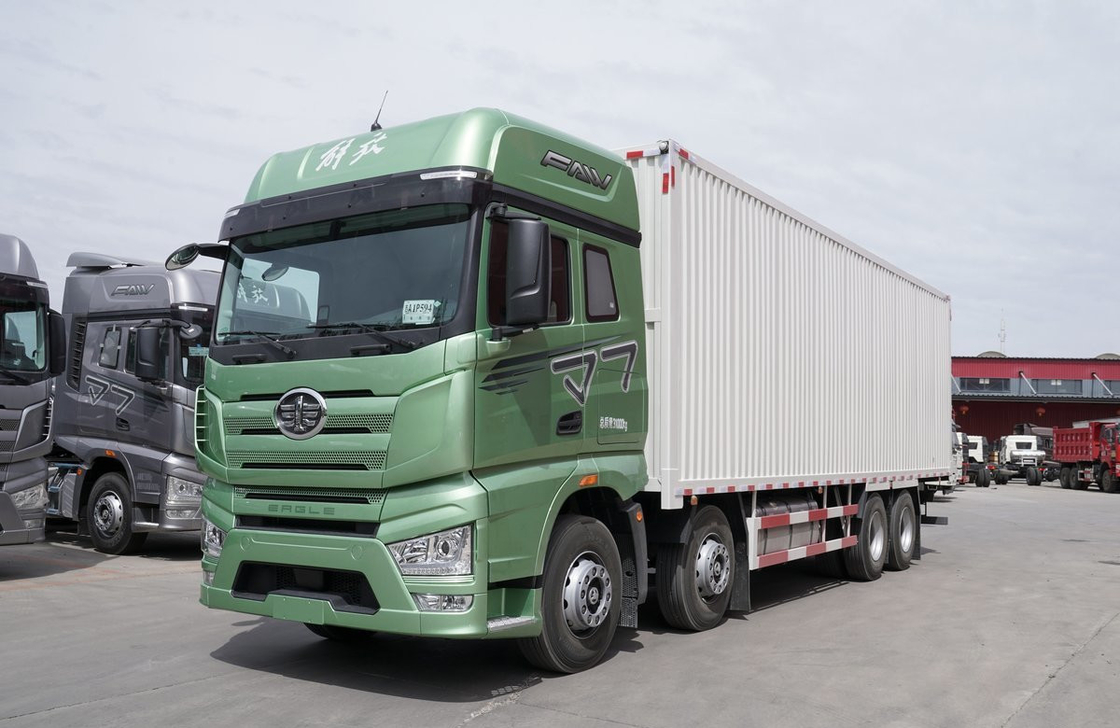 12-колесный грузовой грузовик 8×4 дизельный двигатель 560 л.с. FAW грузовик фургонная коробка 20 тонн