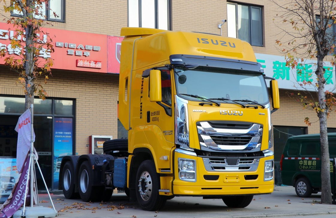 Подержанный грузовик тракторные агрегаты 460 л.с. мощный Эгин ZF коробка передач Isuzu Prime Mover высокая крыша кабины
