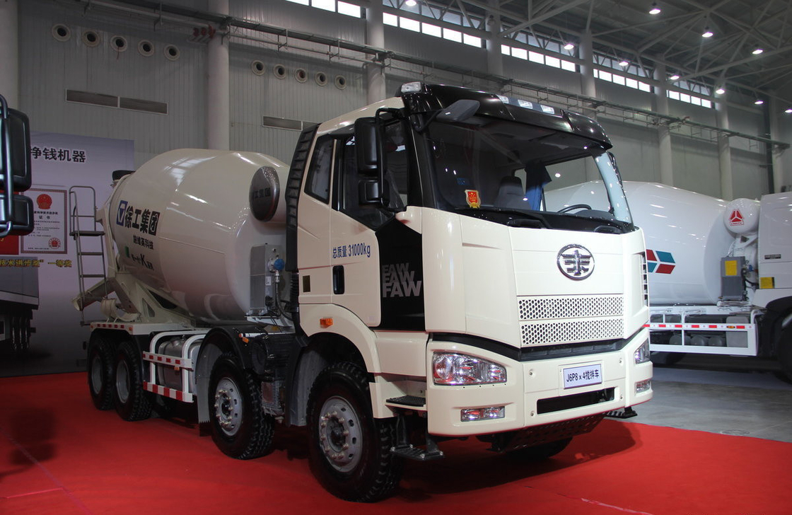 Бетонный смеситель 6,5 кубических FAW 8×4 Цементный смеситель Евро 4 Одно и полукабинный LHD