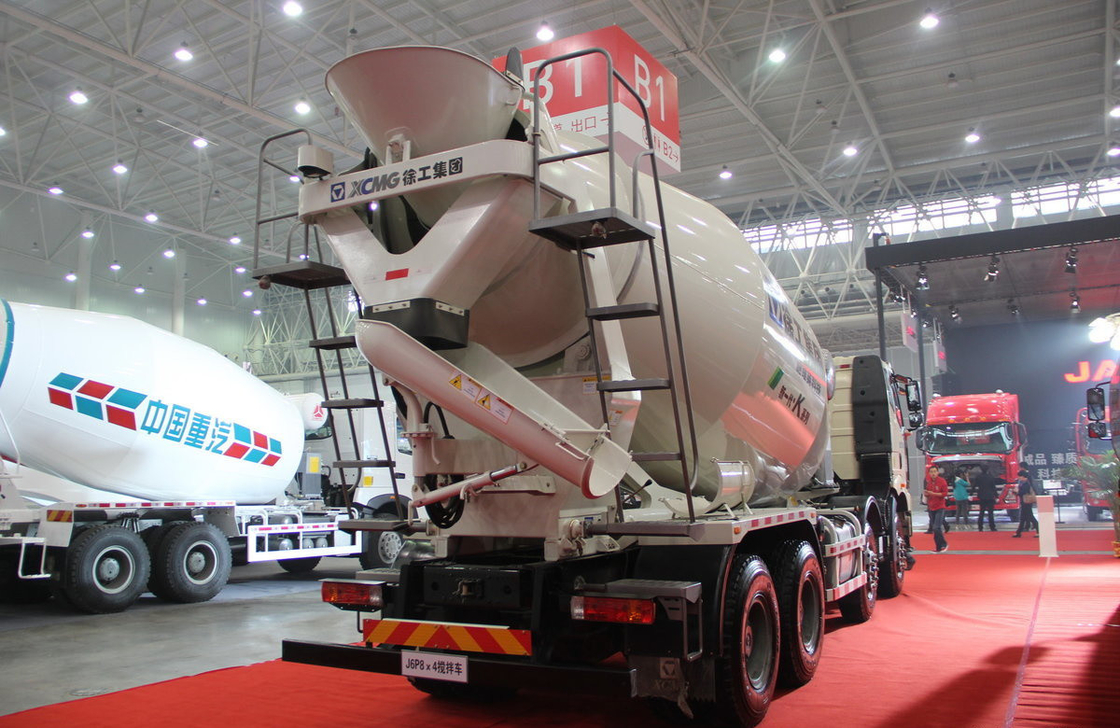 Бетонный смеситель 6,5 кубических FAW 8×4 Цементный смеситель Евро 4 Одно и полукабинный LHD