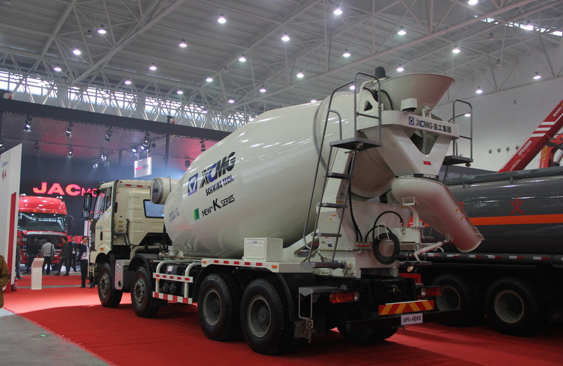 Бетонный смеситель 6,5 кубических FAW 8×4 Цементный смеситель Евро 4 Одно и полукабинный LHD