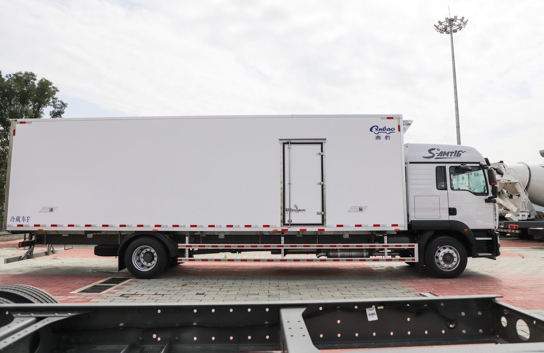 Холодильник охлаждение фургон Sinotruck 4 * 2 режим привода 9,5 метров длинный ящик SITRAK 290 л.с.