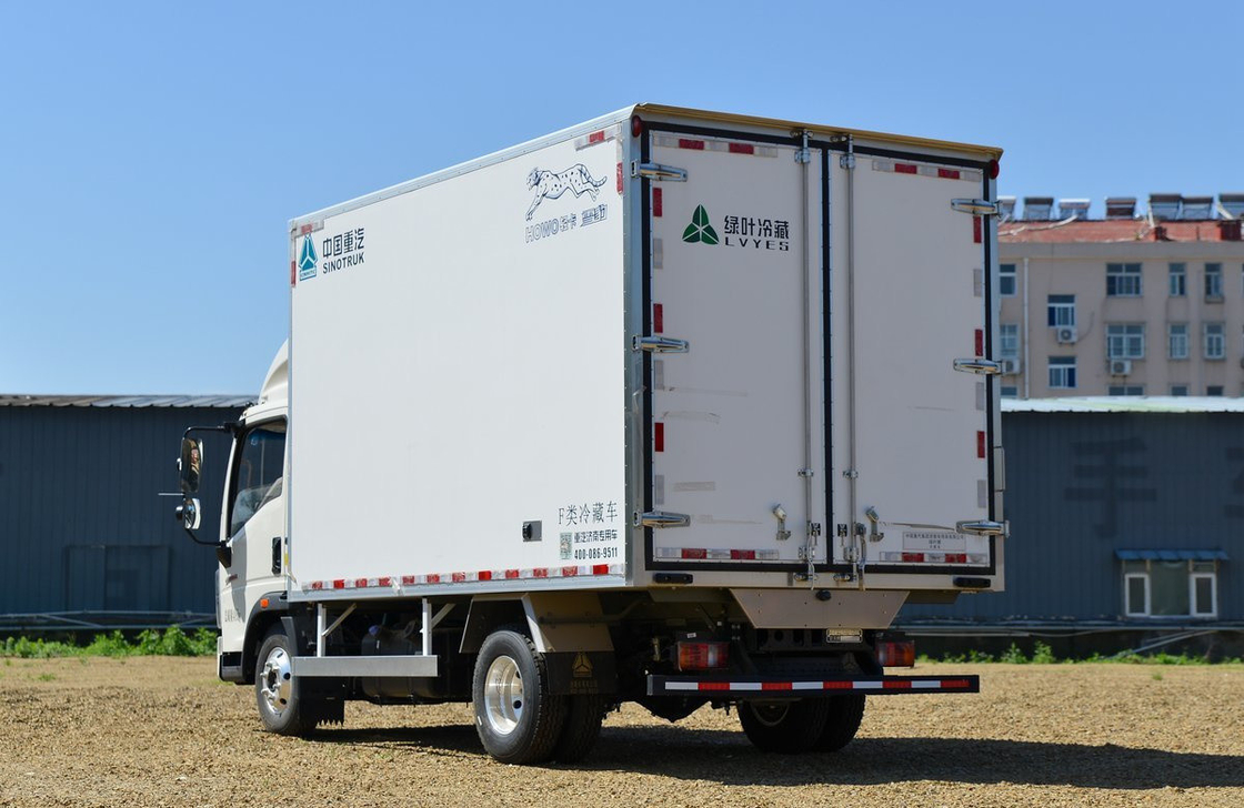 Морозильный грузовик Продажа Sinotruck Howo 4*2 одноосной холодильник грузовик фургон коробка 20 кубических