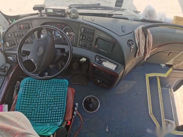 Автобус Youtong Coach ZK6808 левый руль 30 мест Лист весна использование в Африке