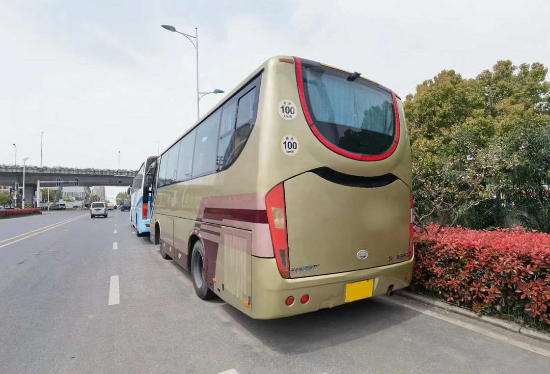 BJ6800 Дизельный автобус с левым приводом с кондиционированным воздухом и большим багажным пространством