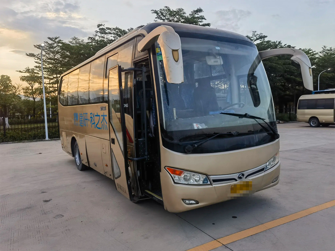 XMQ6759 Евро 4 Стандартный 7,5 м Левоугольный дизельный двигатель KingLong Подержанный пассажирский автобус