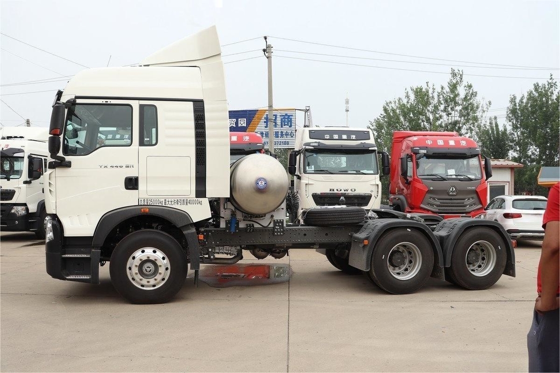 HOWO Однорядный грузовик Semi TX 440hp 6x4 12 передач Двойной привод Трактор с СПГ Национальный VI