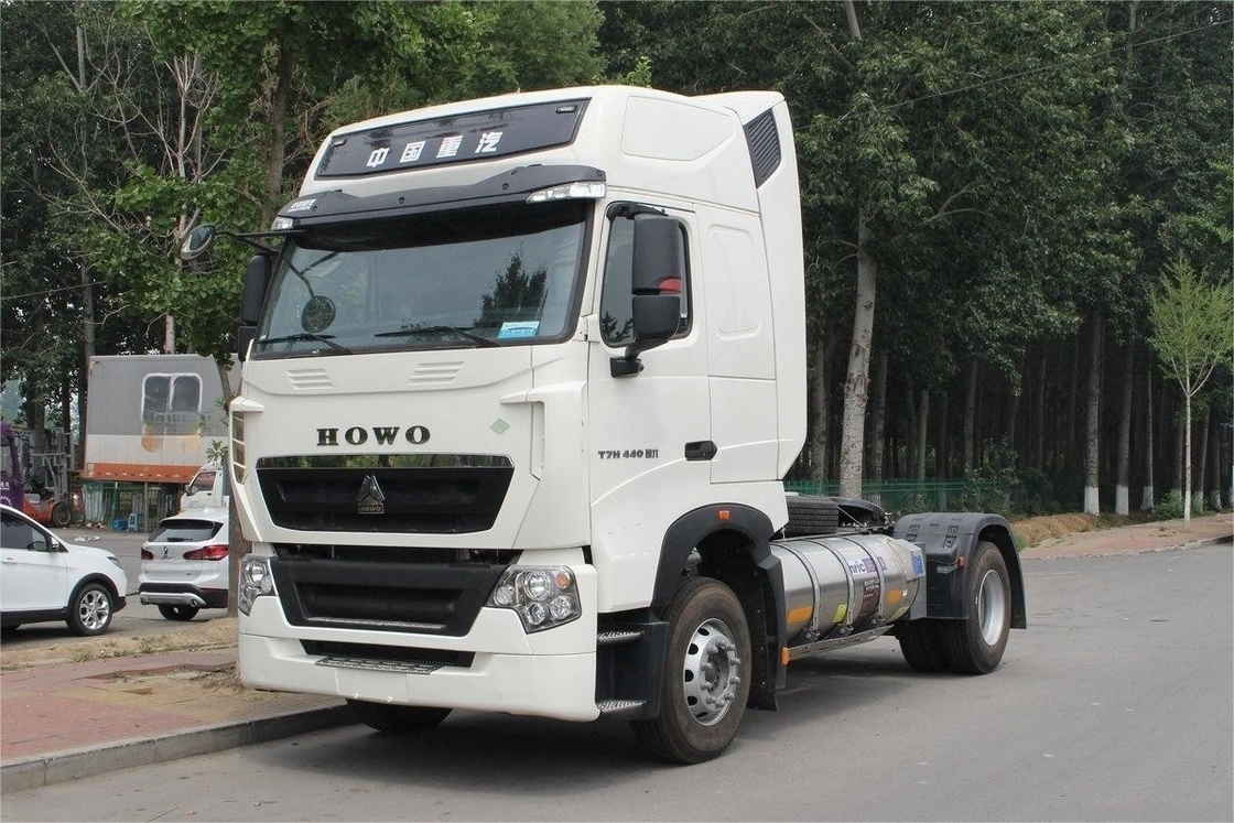 Полуседельный ряд HOWO T7H тяжелый грузовик высокий крышный дефлектор Боковая ветровая панель 440 л.с. 4х2 трактор на СПГ
