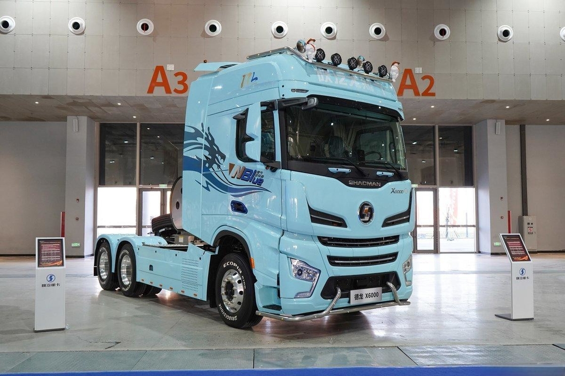 Shacman X6000 трактор грузовик дизель 700 л.с. 6х4 LNG AMT высокая крыша однорядный и пол сидений