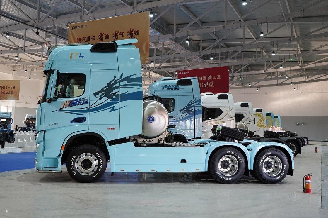 Shacman X6000 трактор грузовик дизель 700 л.с. 6х4 LNG AMT высокая крыша однорядный и пол сидений