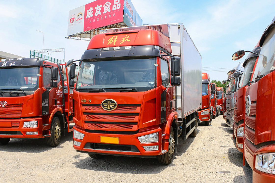 FAW Jiefang CA5180 J6L Рефрижераторный грузовик дизель 240 л. с. 4х2 6м Грузовой ящик Двойные боковые двери и однобокие боковые двери