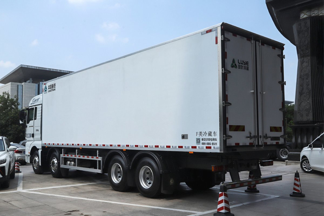 SITRAK ZZ5326 G7S Дизельный 16-скоростной 490 л.с. 8х4 9,45 м АМТ Автоматический Sinotruk холодильный грузовик
