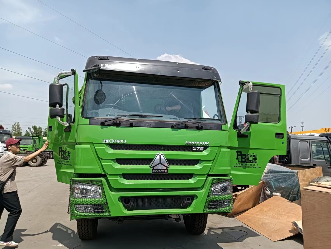 Подержанные грузовики для грузовых автомобилей в Зимбабве Sinotruk Howo Leaf Spring 30CBM Box Right Hand Drive