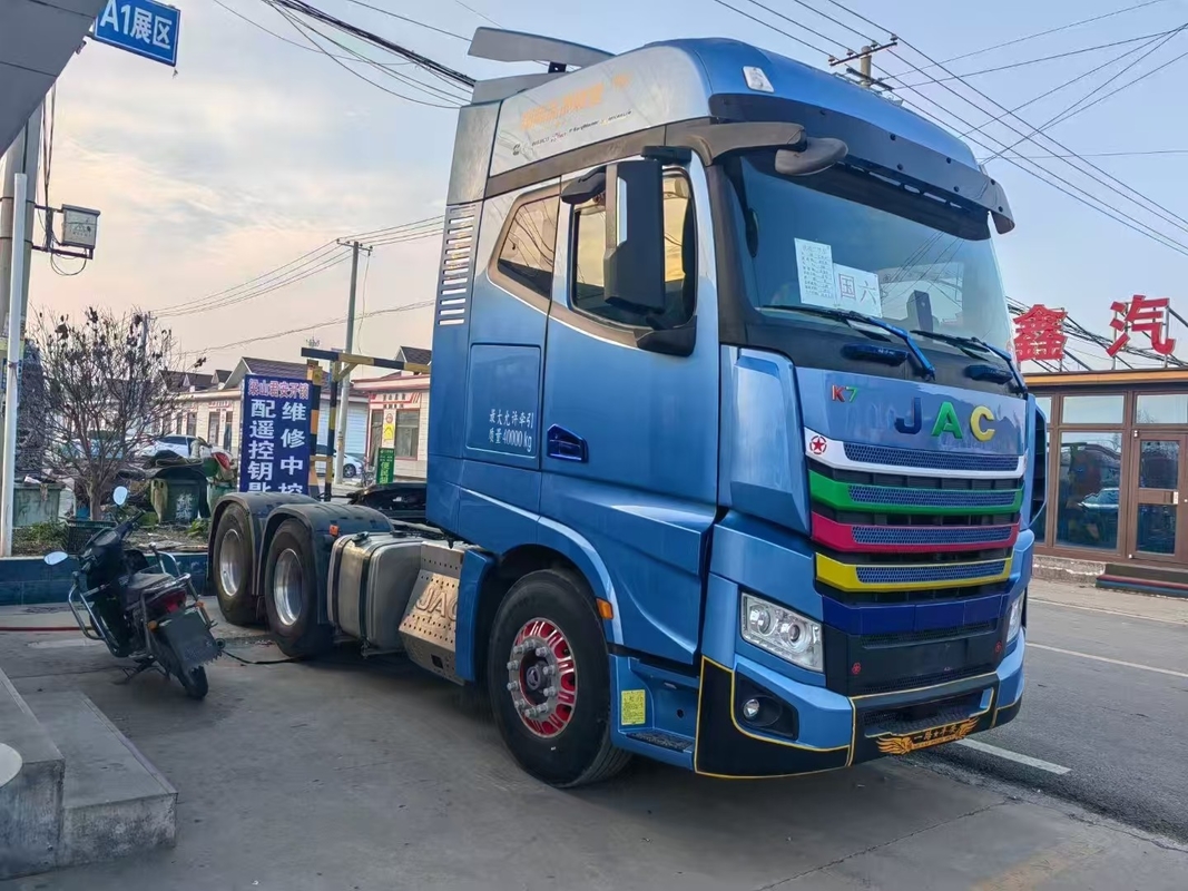 Использованный отремонтированный трактор 2023 год JAC полугрузовики для 10 колес Cummins двигатель 560 лошадиных сил подушка безопасности