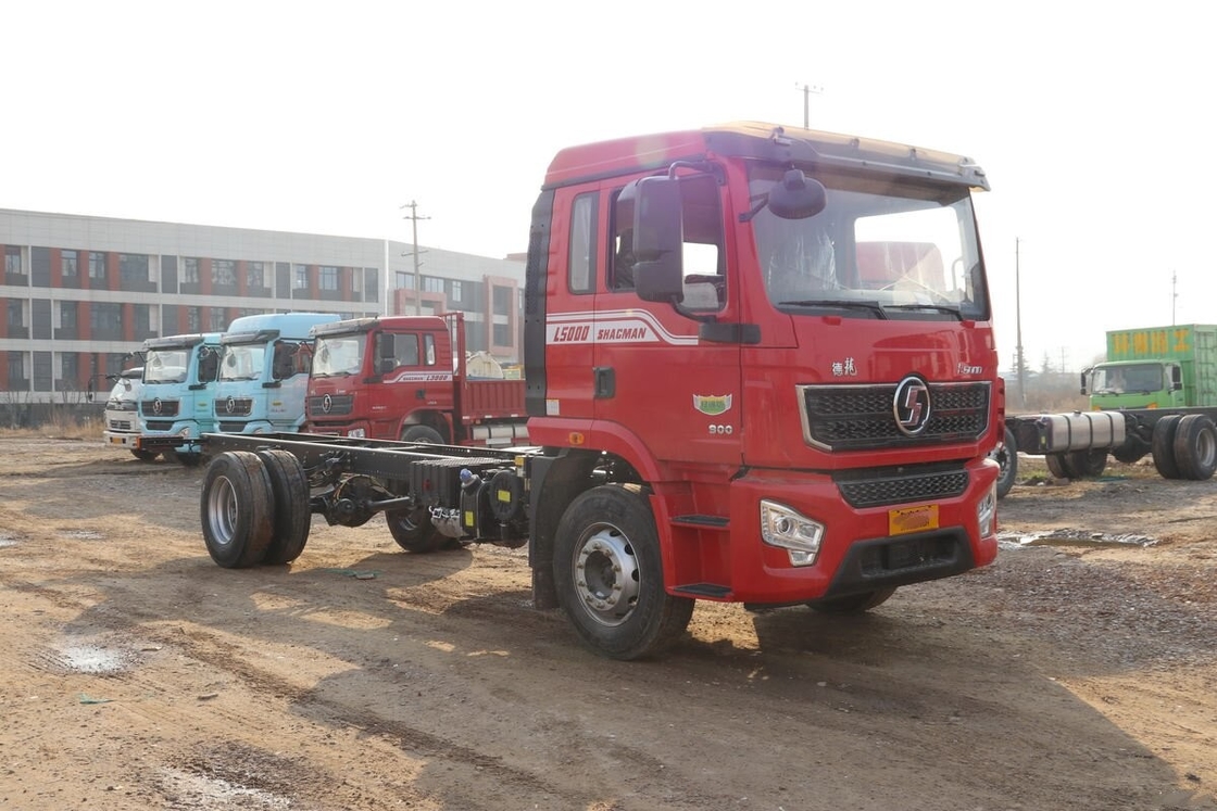 Подержанный грузовой грузовик Шасси Shacman L5000 4×2 ДРИВОВНЫЙ МОД 240 л.с. 6,8 м Длинный козырь EURO 6 грузовик