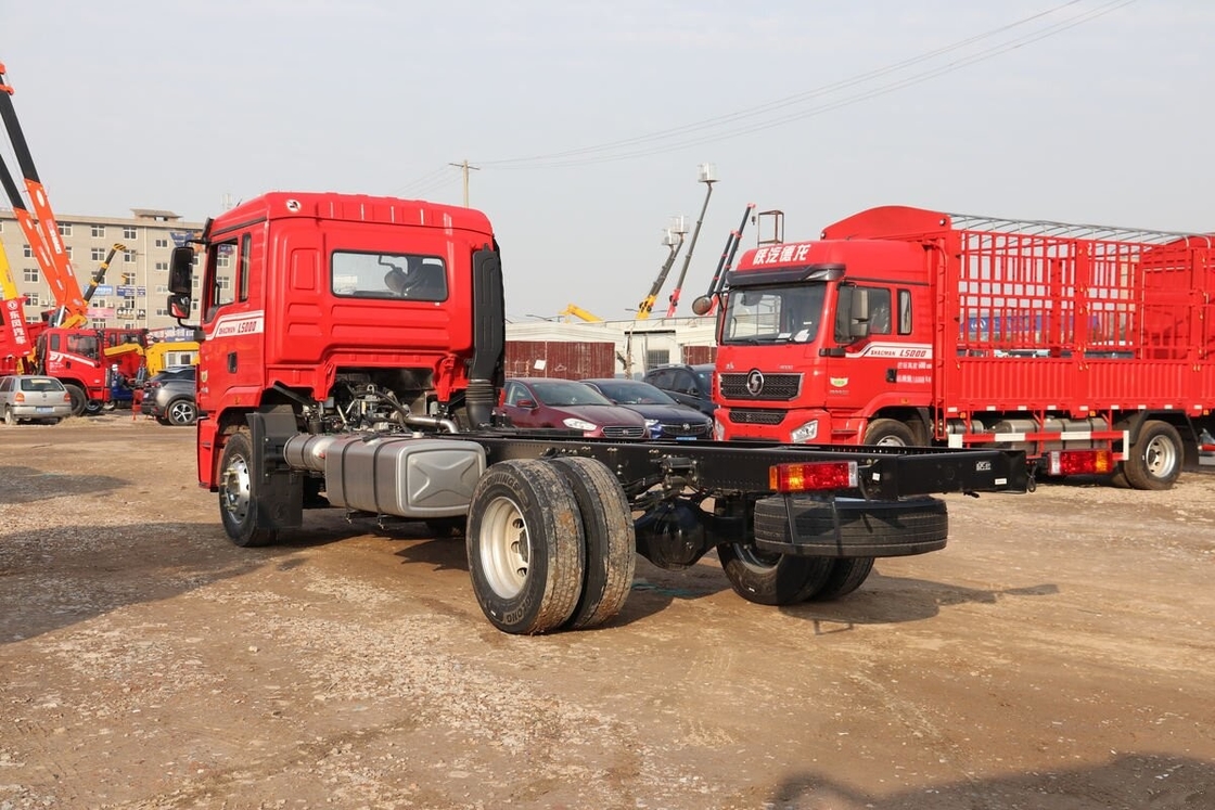 Подержанный грузовой грузовик Шасси Shacman L5000 4×2 ДРИВОВНЫЙ МОД 240 л.с. 6,8 м Длинный козырь EURO 6 грузовик