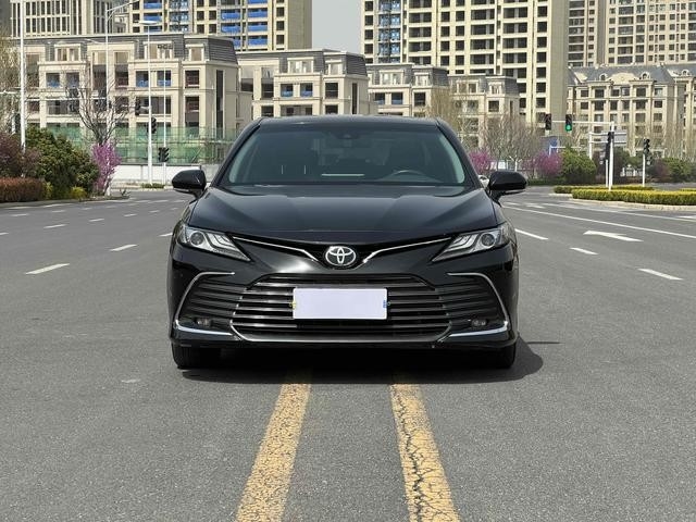 Подержанный Седан Toyota Camry в хорошем состоянии Низкая пробега 2021 год Версия LUX 45000 км пробега