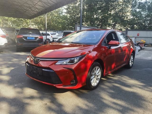 Доступный Подержанный Toyota Эффективный и надежный компактный седан Надежный 2-й Corolla Красный цвет