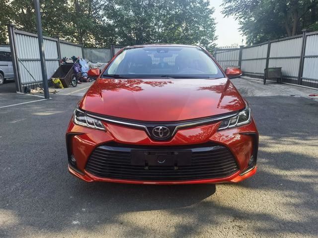 Доступный Подержанный Toyota Эффективный и надежный компактный седан Надежный 2-й Corolla Красный цвет