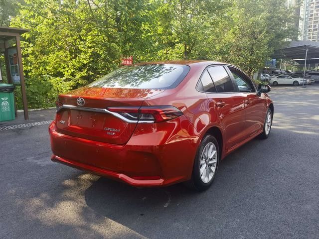 Доступный Подержанный Toyota Эффективный и надежный компактный седан Надежный 2-й Corolla Красный цвет