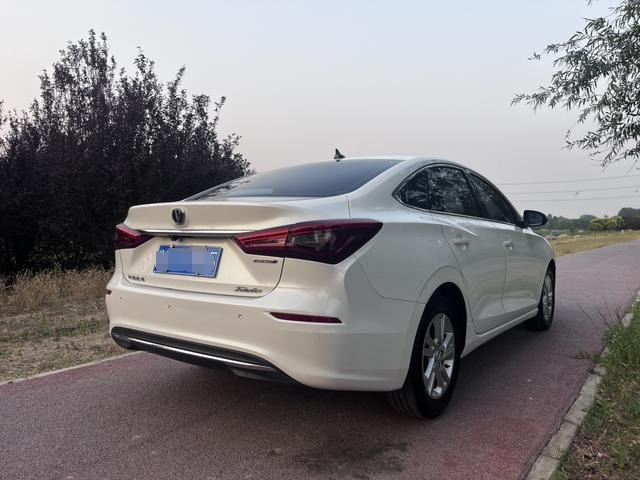 Доступный подержанный Чанган Eado 1.6L Автоматический внедорожник 2019 Eado GDI Седан для Африки и Ближнего Востока