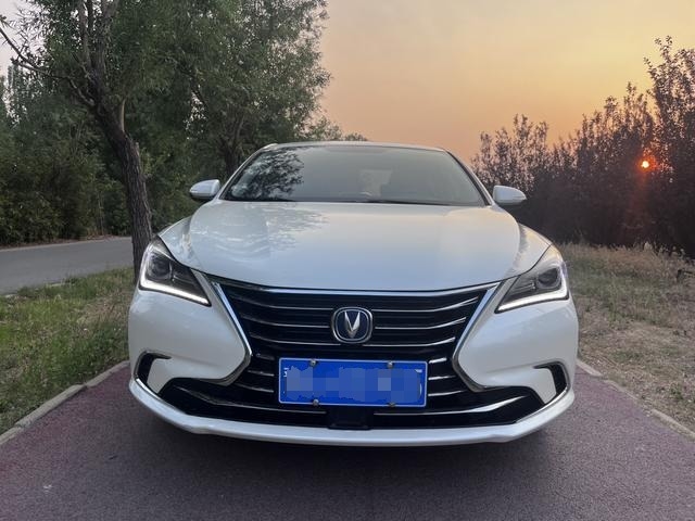 Доступный подержанный Чанган Eado 1.6L Автоматический внедорожник 2019 Eado GDI Седан для Африки и Ближнего Востока