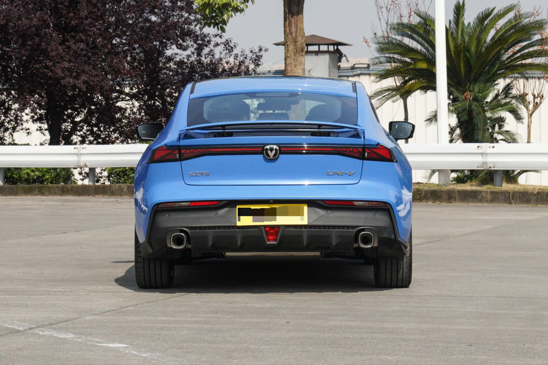 Доступный новый Changan UNI-V 2025 третьего поколения 1.5T 500Bar Premium Sports Edition для экспорта для семейного использования