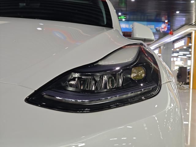 Доступный Подержанный Tesla Model Y SUV 2022 версия с подъемом к задним колесам для семейного использования