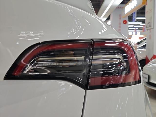 Доступный Подержанный Tesla Model Y SUV 2022 версия с подъемом к задним колесам для семейного использования