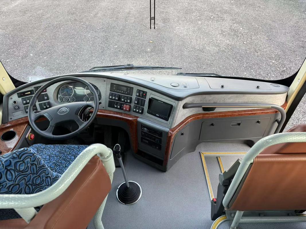 Подержанный пассажирский автобус Yutong ZK6119 2022 года, 51 место, одна дверь, левостороннее управление, автобус класса люкс