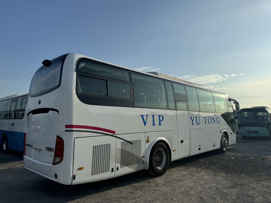 Подержанный пассажирский автобус Yutong ZK6110 2020 года выпуска, 56 мест, компоновка 2+3, две двери, левостороннее управление, автобус класса люкс