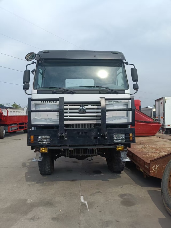 Heavy duty semi-trailer tractor HOWO 6*4 drive mode 440HP Weichai Euro6 for use in Africa