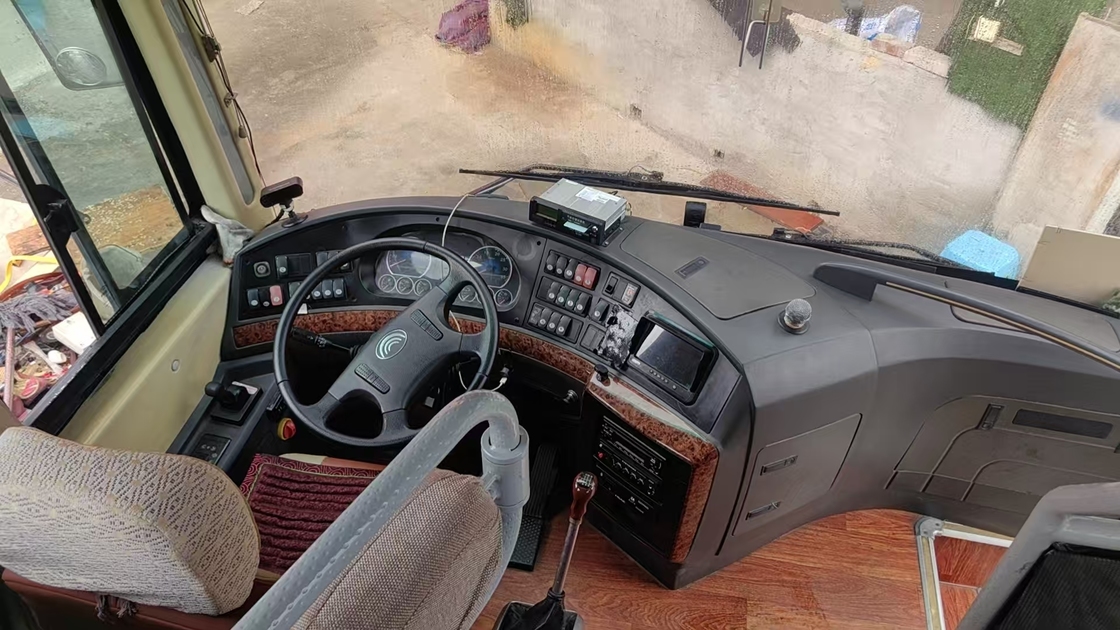 55 Seats 2020 Year Used Yutong Bus ZK6122 Diesel Engine RHD LHD Driver Steering Luxury Bus