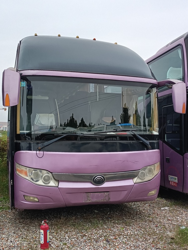 Подержанный автобус Yutong Coach 55 мест Вторая рука Церковь Междугородный аэропорт Школа Коммутерные междугородные автобусы