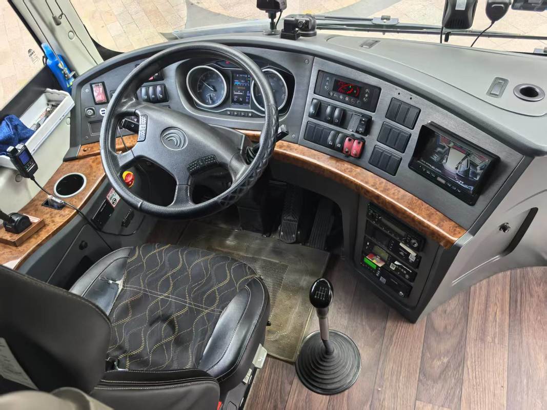 Used Diesel 12m Yutong Coach Bus 50 Seater Weichai Tour Airport Church Cummuter School Interurban Intercity Buses Rhd/Lhd