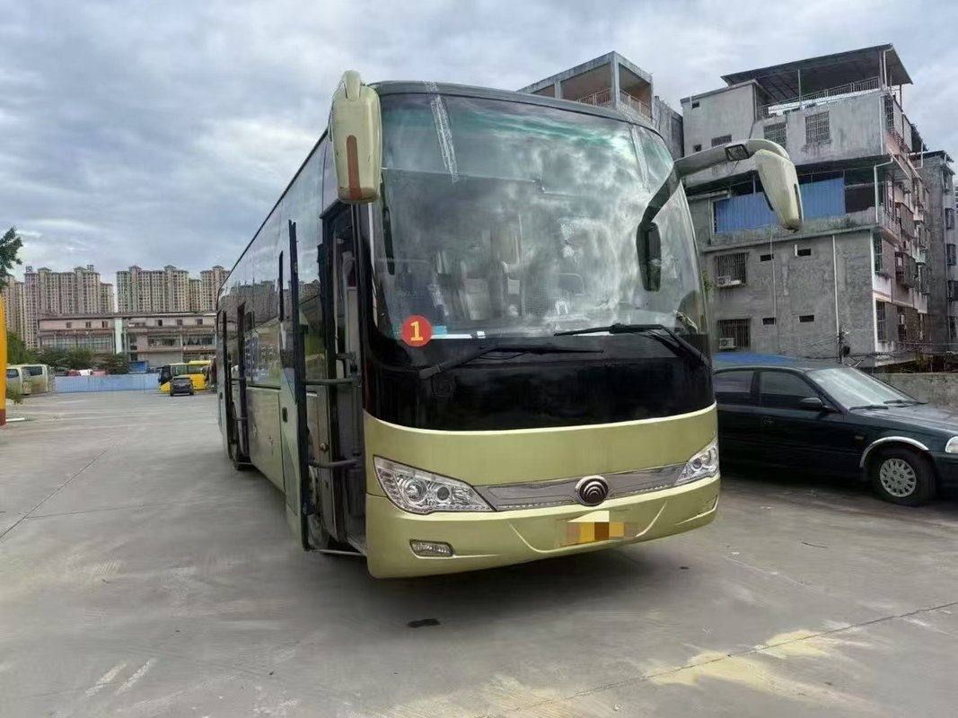 Использованный 49-местный дизельный автобус Yutong Coach Weichai для экскурсий, аэропорта, церкви, пригородных перевозок, школы, междугородних и междугородных перевозок, с правым/левым рулем