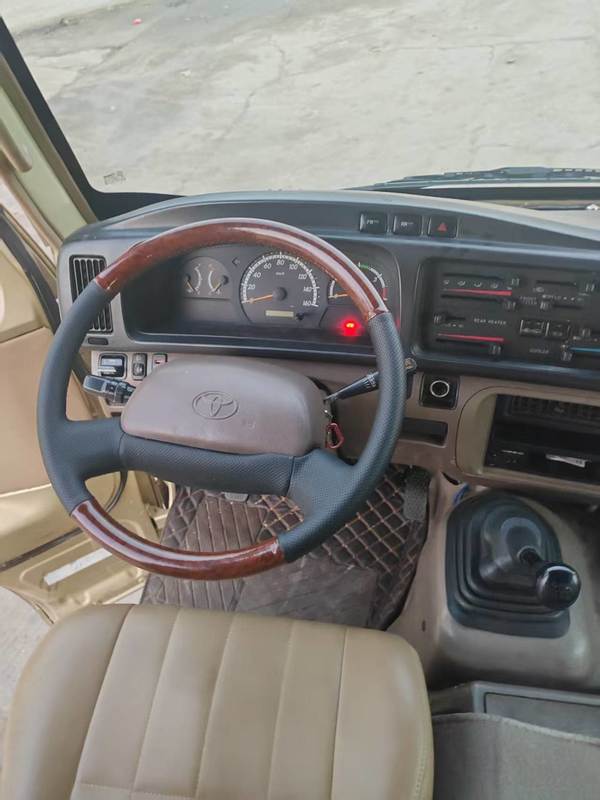 Подержанный автобус Toyota 29 мест Дизельный коммерческий бизнес-кошер Коммутерные автобусы