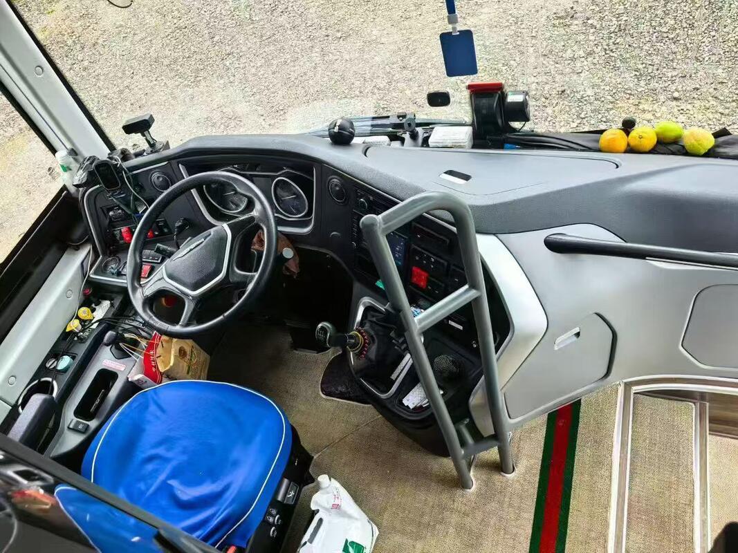 Использованный автобус Yutong на 50 мест C12 Luxury 2024 года Yutong Zk6127 Leafspring Weichai Engine Tour Bus Гана