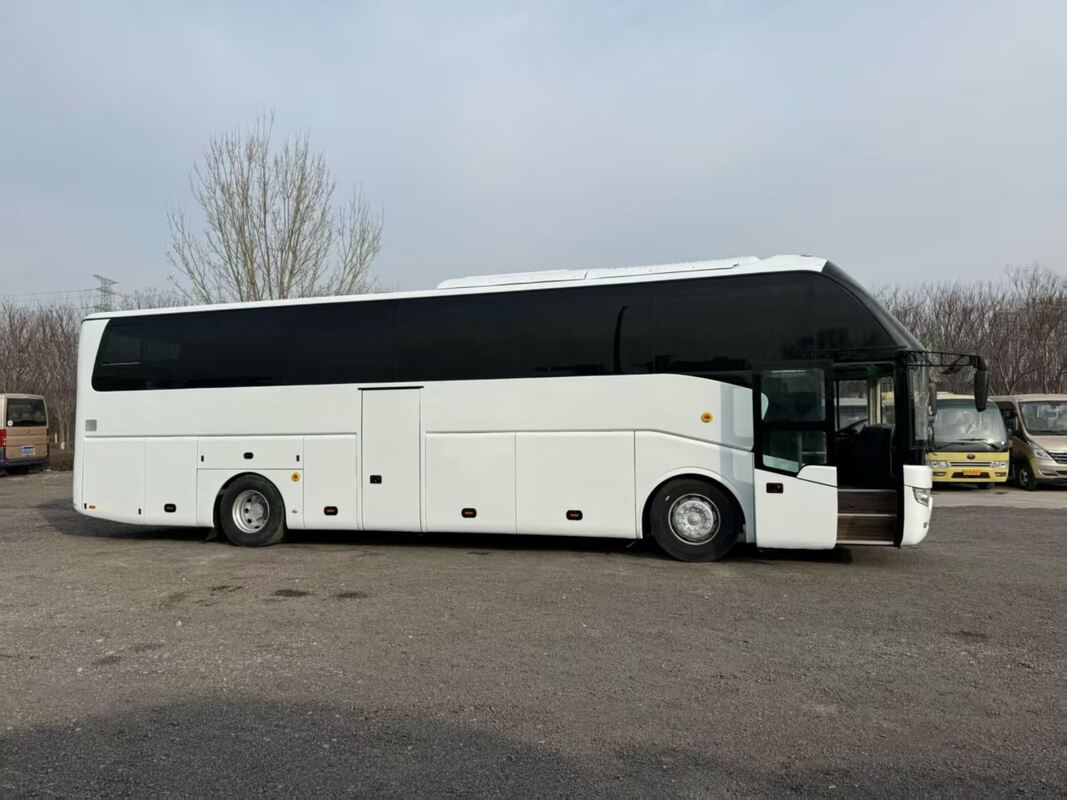 Подержанный туристический автобус Yutong Zk6122 Yuchai 330 л.с. Рессорная подвеска 50 мест Роскошный транспорт с кондиционером