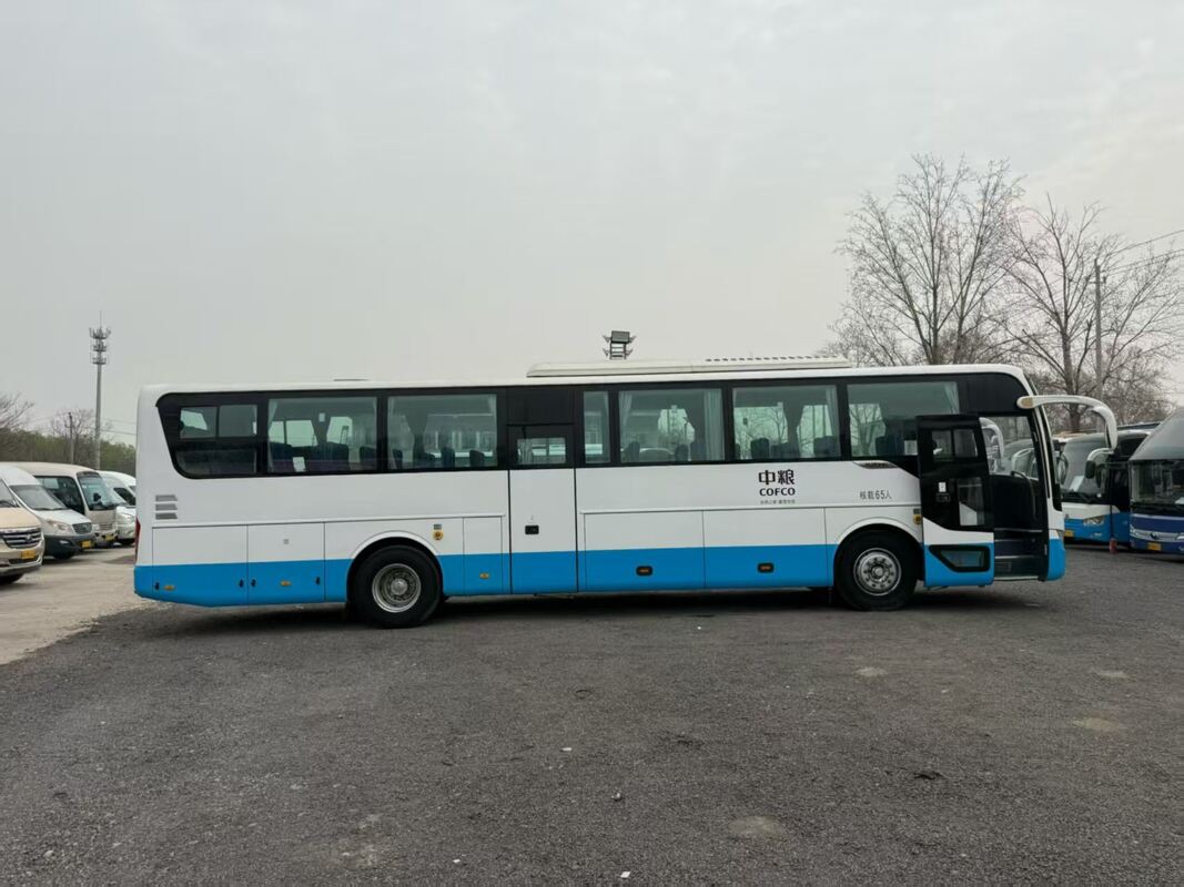 Подержанные туристические автобусы Yutong Zk6125 Yuchai 330 л.с. Рессорная подвеска 65 мест Роскошный транспорт с кондиционером для челночных или междугородних перевозок