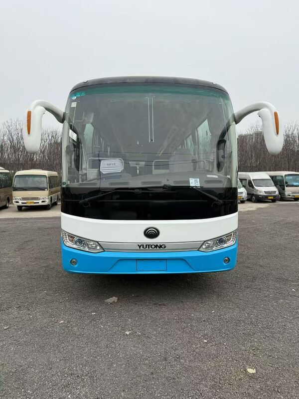Подержанные туристические автобусы Yutong Zk6125 Yuchai 330 л.с. Рессорная подвеска 65 мест Роскошный транспорт с кондиционером для челночных или междугородних перевозок