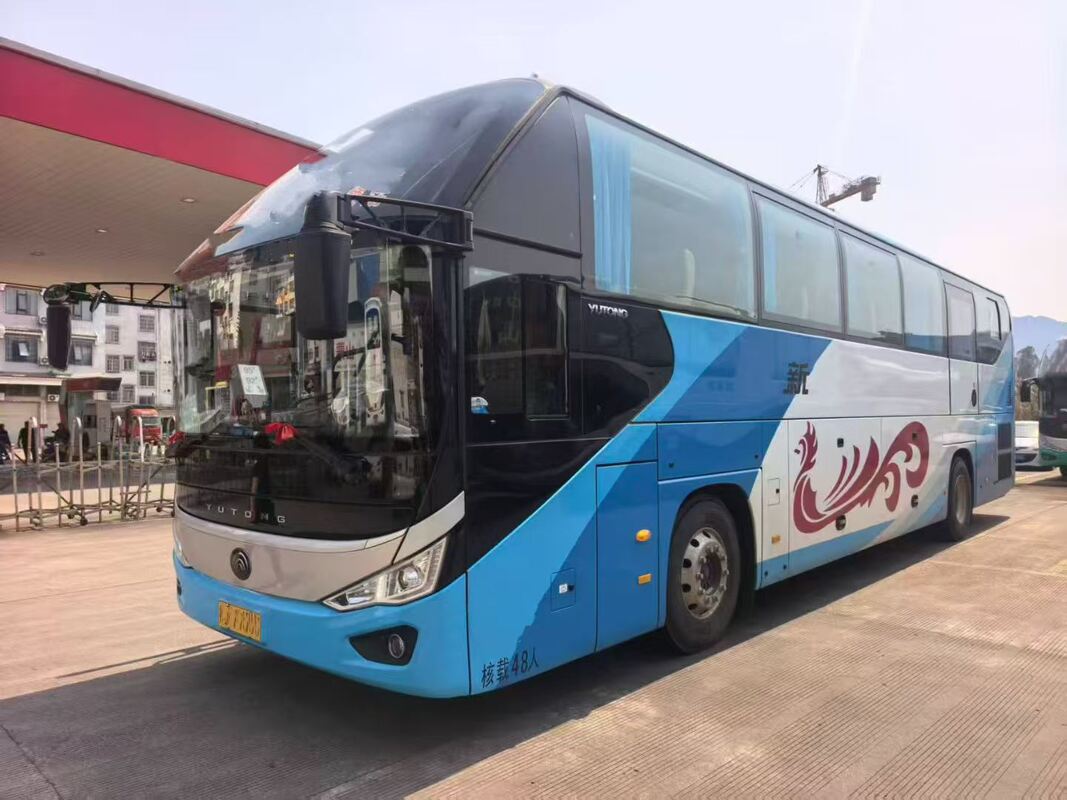 Подержанные автобусы Yutong Zk6128 Weichai 375hp Euro 5 Leaf Spring 48 мест Lux Транспорт с кондиционером для трансферного или дальнего следования