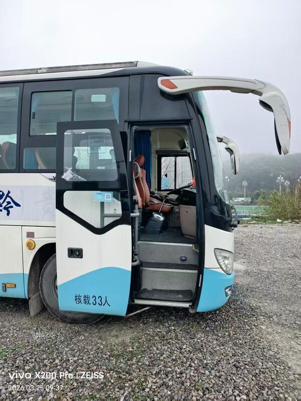 Подержанные туристические автобусы Yu-tong ZK6888 Yuchai Euro5 с листовой рессорой, 33 места, 2020 год, Lux Transport, с кондиционером для маршрутных такси или междугородных перевозок