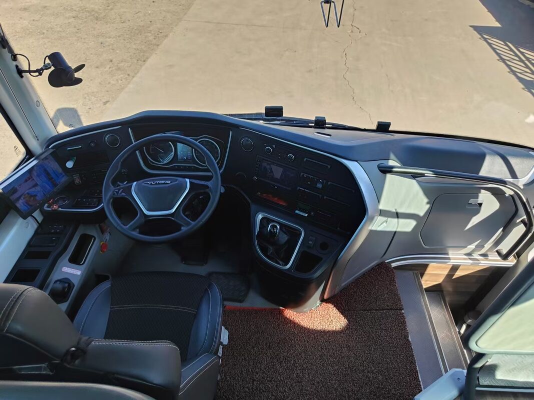 Подержанный туристический автобус Yutong ZK6117 с дизельным двигателем Weichai, двойными дверями, 50 местами, роскошный туристический автобус с левым рулем на продажу