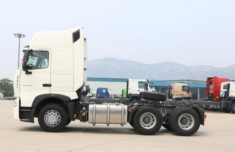 HOWO T7H использовало сверхмощный привод тележек 6x4 с A/C силой двигателя 397kW