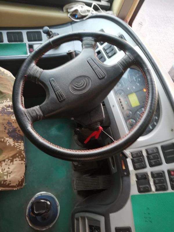 Левый ручной привод использовал автобусы Ютонг/2011 год используемый автобус тренера для компании перехода