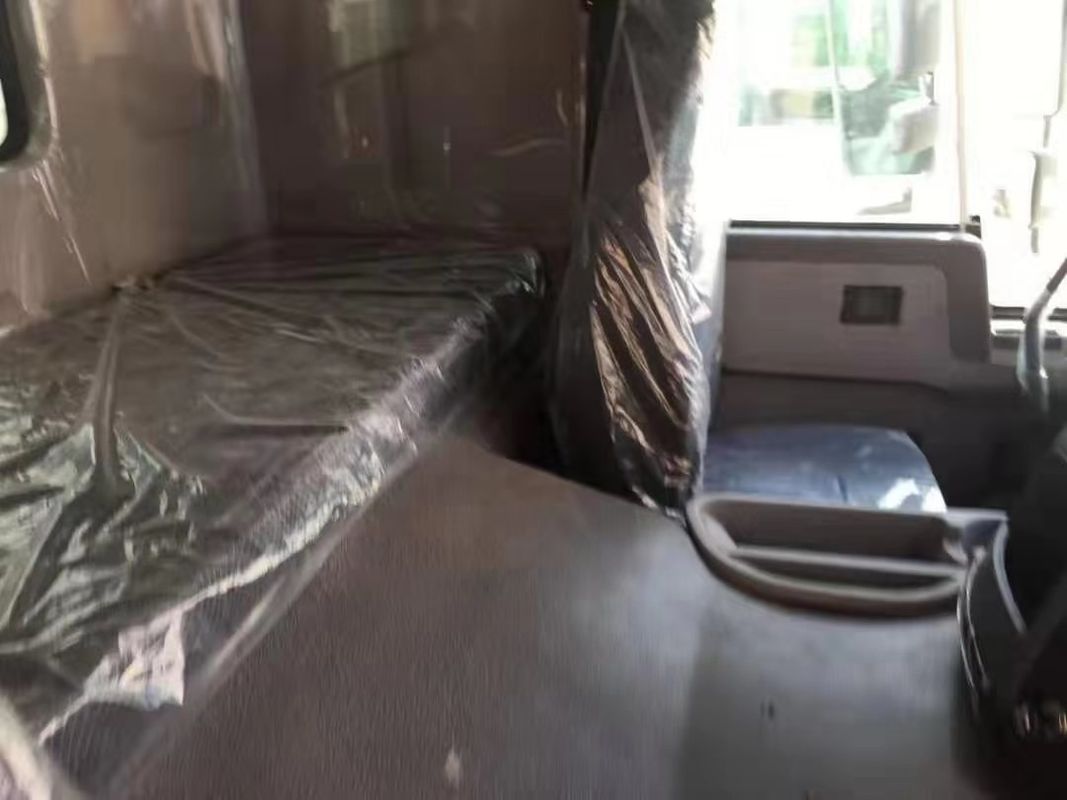 Используемая ЗЗ3317Н3867 тележка Типпер покрышек самосвала 8*4 12 с правым приводом