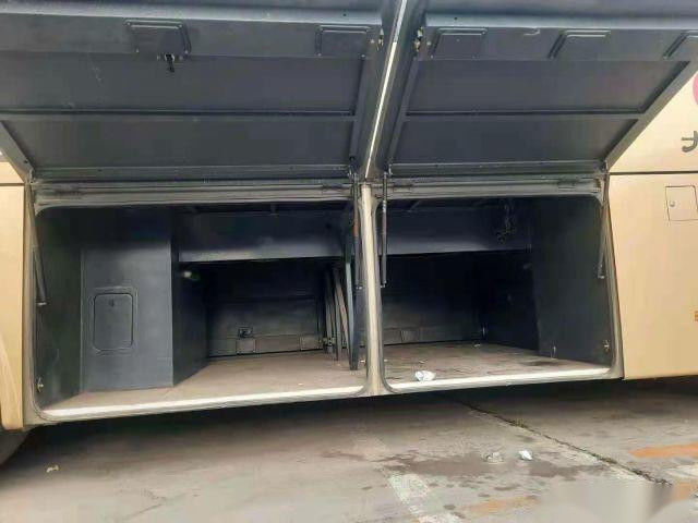 Более высоким автобус используемый брендом тренера KLQ6109 46 усаживает дверь Singel управления рулем низкого километра левую