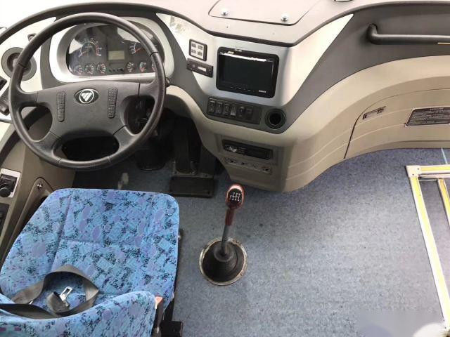 BJ6113 использовало ручной привод левой стороны евро IV километра одиночной двери мест бренда 51 автобуса FOTON тренера низкий