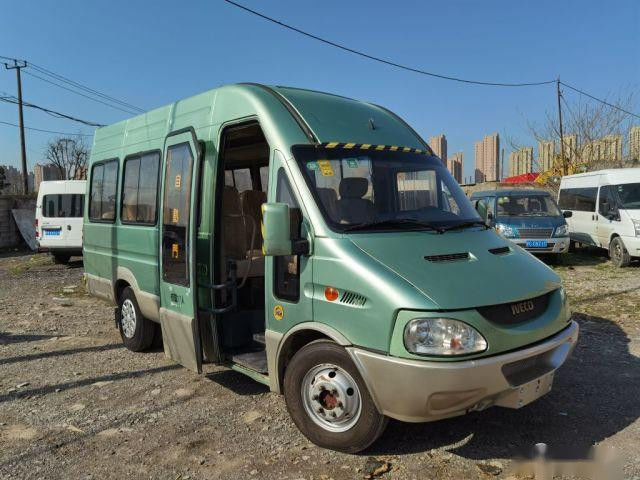 Подержанный мини-автобус 17 мест марки 2.8T Дизельный двигатель Электрические ворота Евро III
